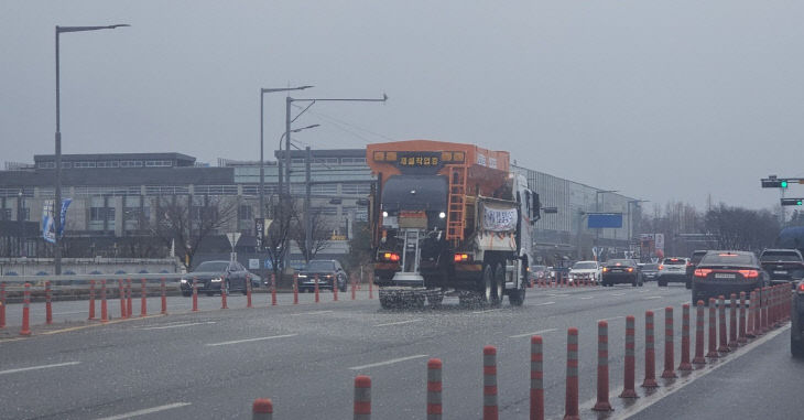 수원시, 선제적 대응 ‘블랙아이스·강풍 피해’ 예방.