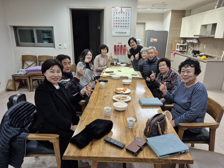 불당2동(신임동장 경로당 방문) (3)