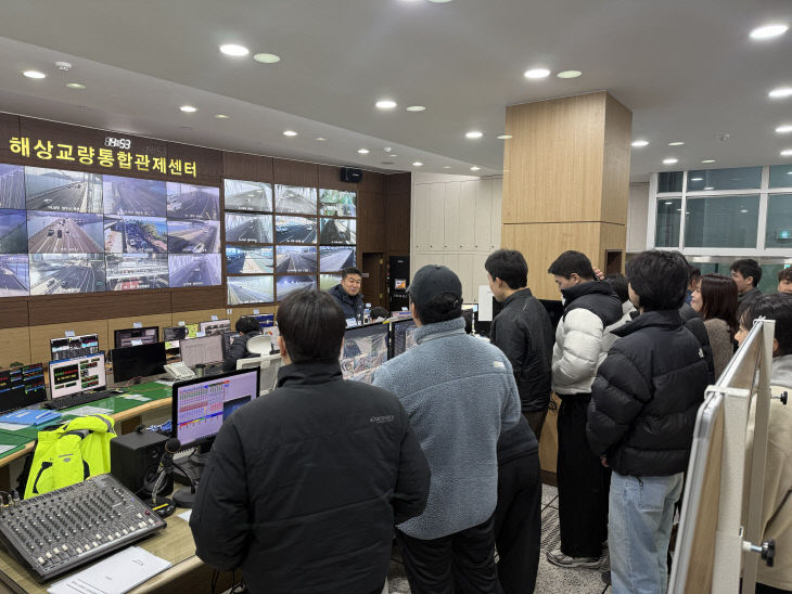 #사진설명3=지난 13일 개최센터)