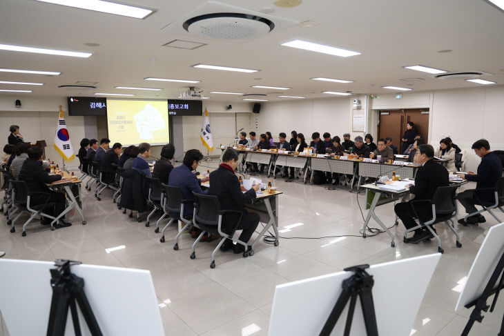 홍태용 김해시장이 1 있다.