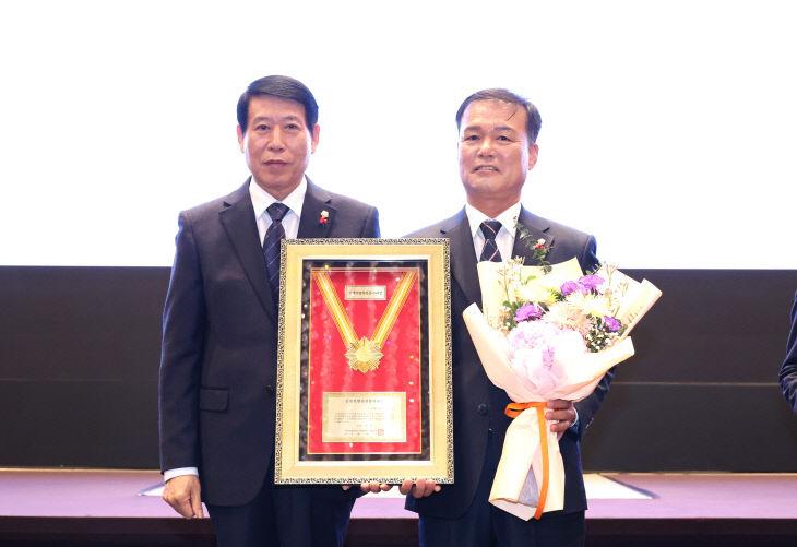 조민규 의장 전북지방의정봉사대상 시상 사진