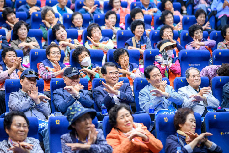 어르신 위한영화관 나들이 지원사업 본격 추진