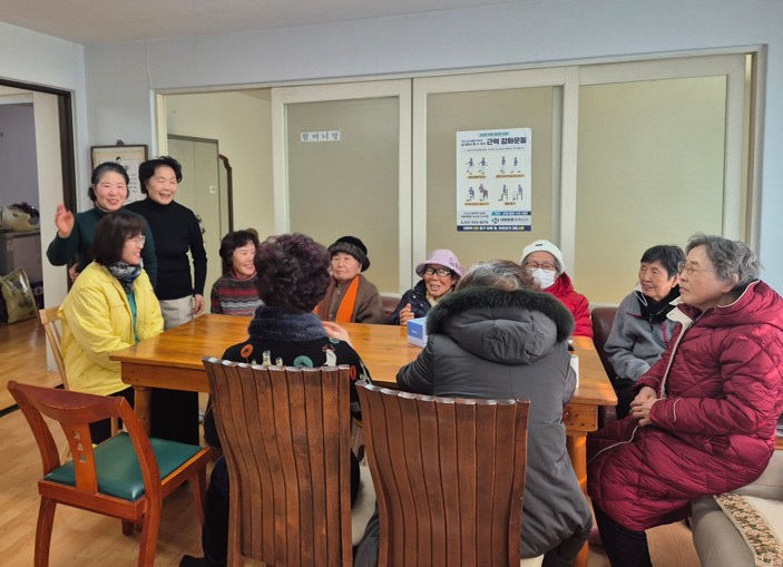 경로당 방문해 소통의 시간 가져 (1)