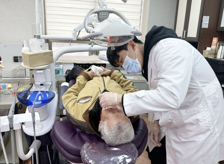 저소득층 어르신 의치·임플란트 비용 지원 (1)
