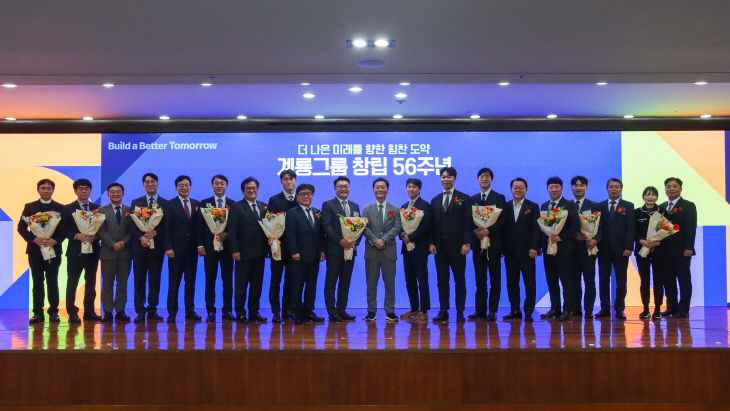 56주년 수상자 단체사진