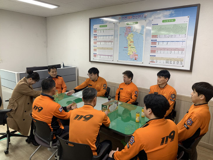 직원들과 소통의 시간을 갖는 류진원 태안소방서장