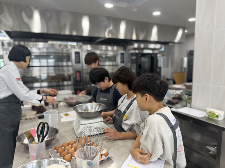 4.동행청년창업소에서 진행된 청소년 외식 교육 모습 (3)