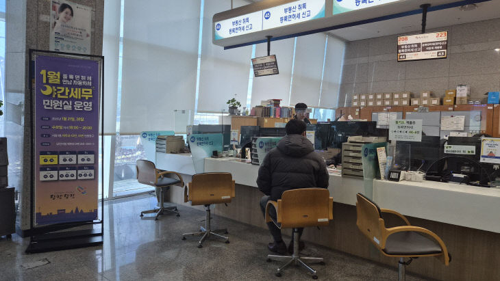 사본 - (사진3)2025년 야간 세무민원실 운영 현장