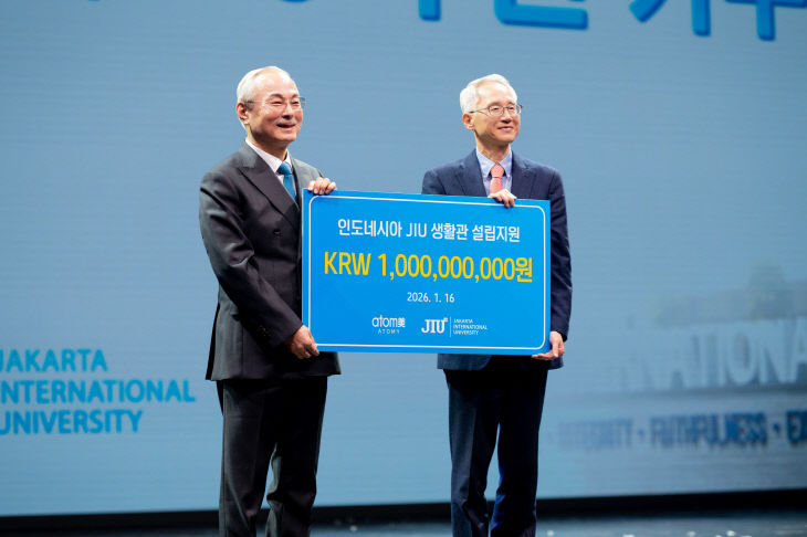 좌) 박한길 애터미 회장, 우)이용규 선교사(JIU 설립자)