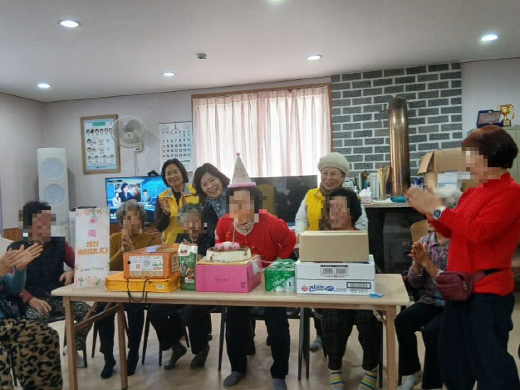 소외계층 어르신 위한 ‘찾아가는 생신잔치’ 열어