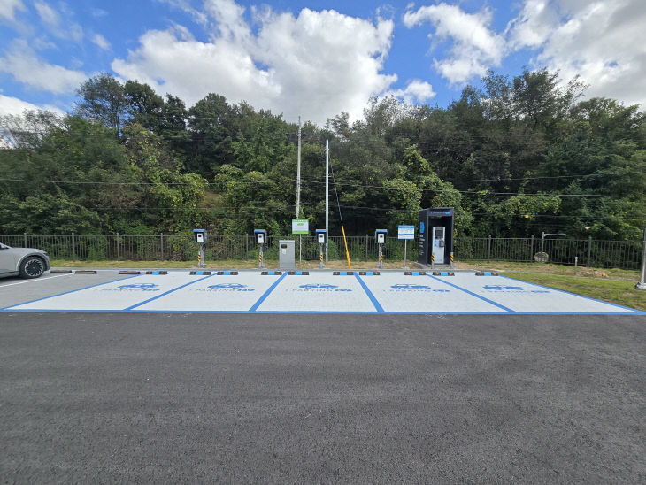 전기차 충전시설 사진(광혜원 다목적체육관 주차장)