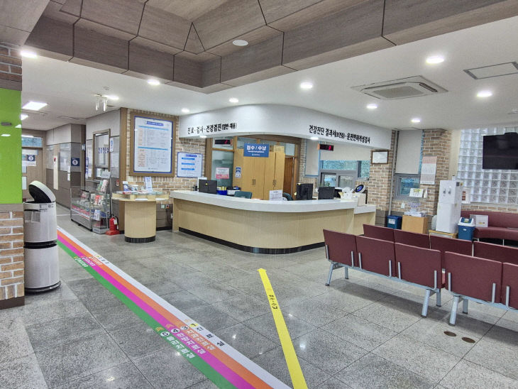 환경개선을 마친 서천군보건소 민원접수대