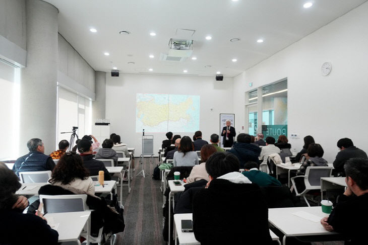 강연으로 기록과 목소리 전해