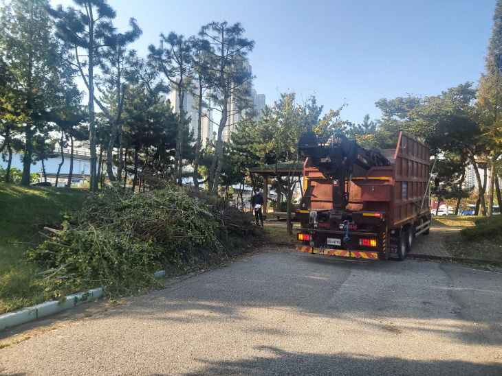 승기하수처리장에서 조경작업을