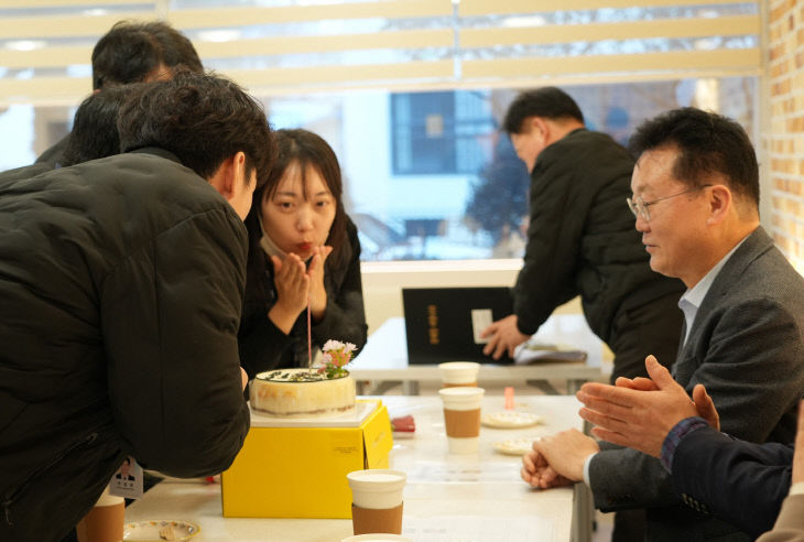 본사 1층 비이다.