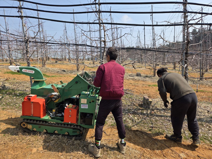 영농부산물 파쇄 지원 (1)