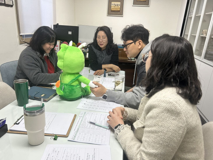 말동무 인형 대상자 선정 회의 사진