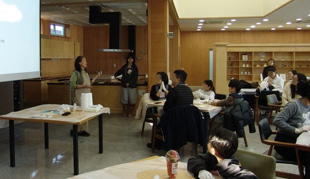 7. 24일 농촌테마파크에서 진행된 타르트 만들기 체험 모습