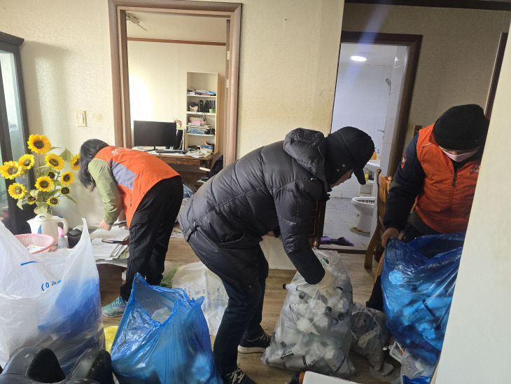 강화읍 지역사회보장협의체, 긴급 청소 봉사에 앞장