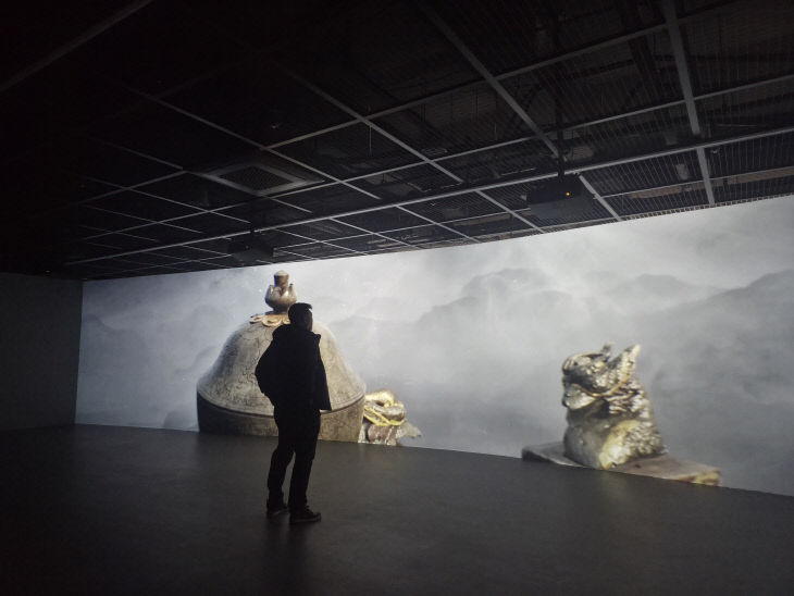 비단뜰 전시장 하이퍼리얼 전시