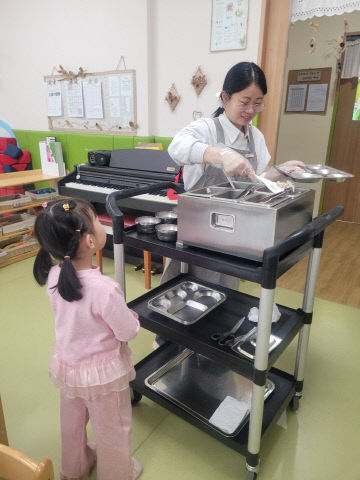 기사2-배식도우미 사진