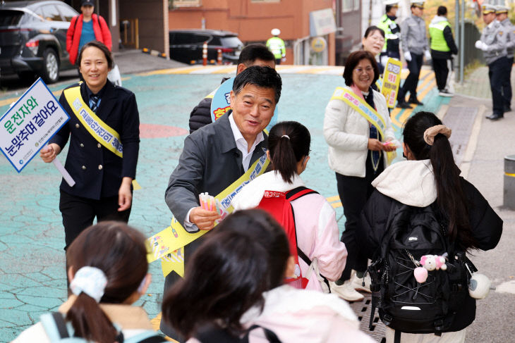 교통안전캠페인 사진)