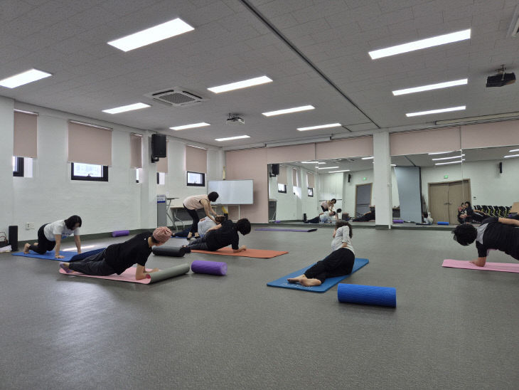 8.여성사회교육 모습(필라테스)