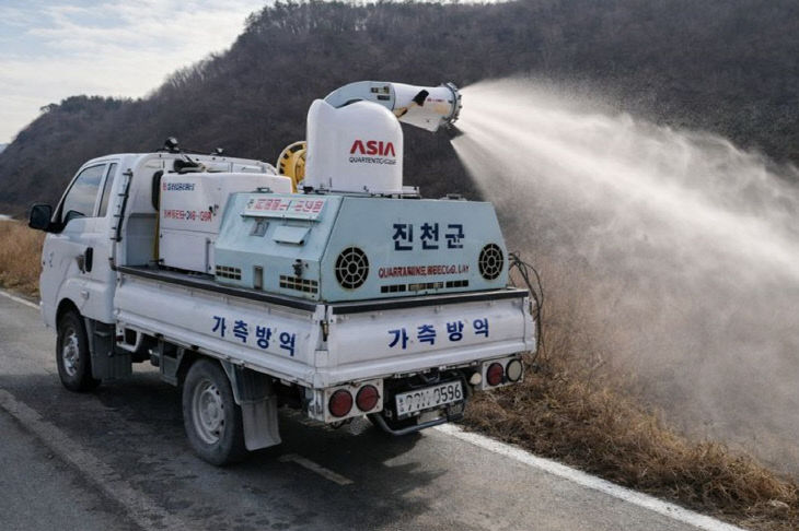 철새 도래지 방역차량 사진