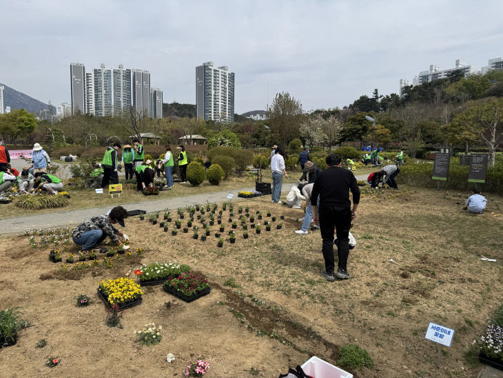 ▲ 사진설명 = 2025년 참가자들이 참있다.