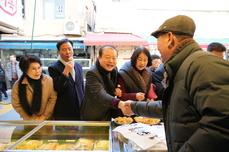 전통시장 방문사진2