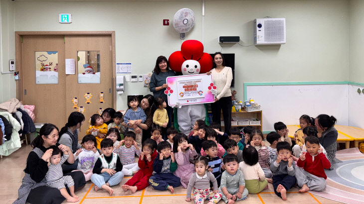 보도자료_02.03_죽동예미지어린이집 성금전달식