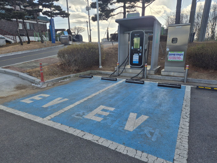 1. 전기차 충전 구역 모습