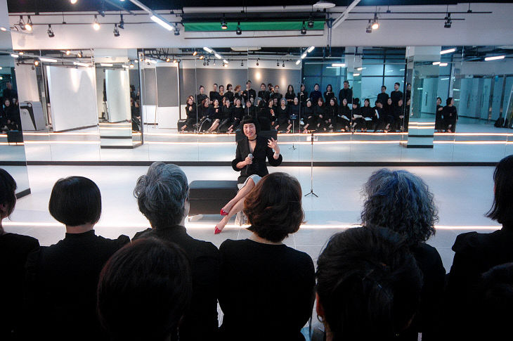 영산대 시니어모델학과는 겨울방학 동안 이다.