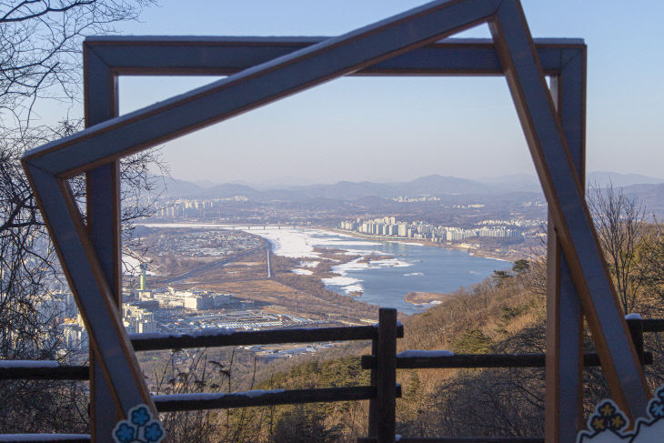 경기관광공사, 하남 검단산 전경.