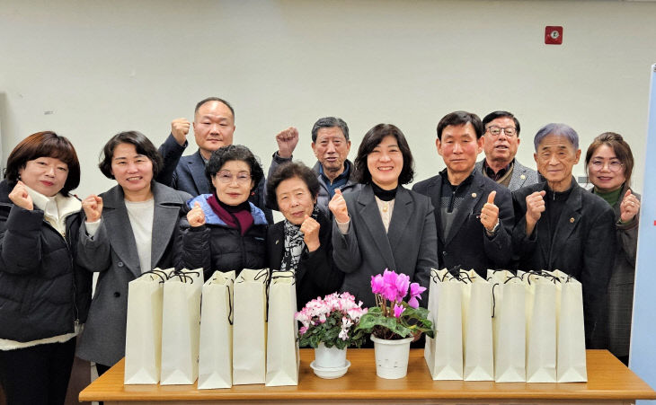 260205 6.25참전유공자 및 재가복지대상자에 희망박스 전달 보
