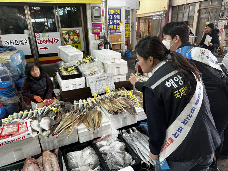 부안해경, 설명절 대비 원산지 표시 합동 점검 실시3