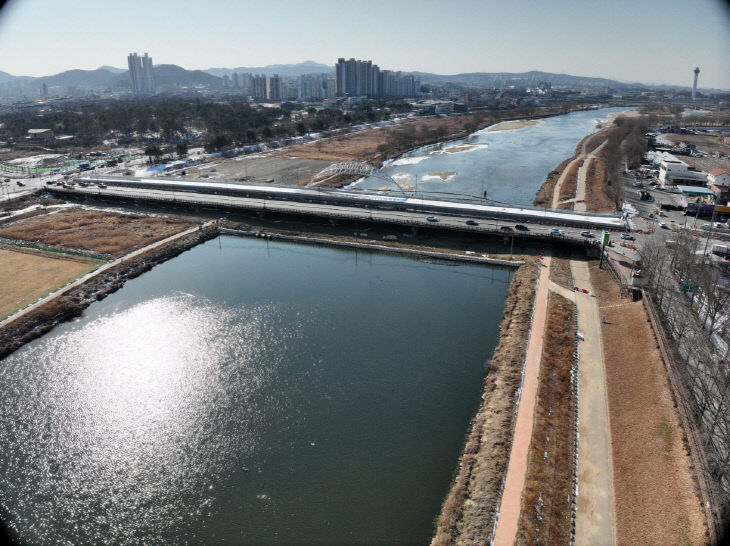 충무교 건설공사, 2월 초 교통 체계 전환 실시