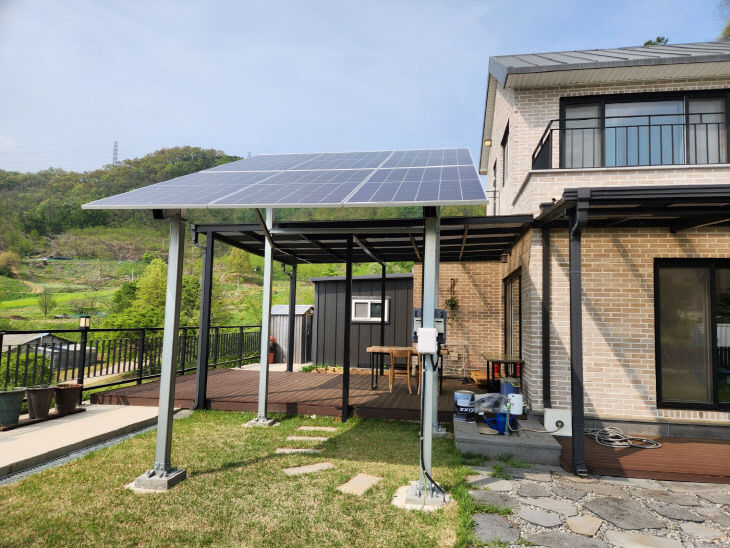 주택 태양광 설치 사진.(충주시 제공)