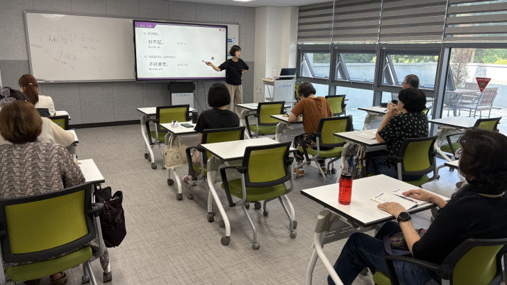 충북혁신도시 공유평생학습관 정기강좌 중국어 수업 사진.(음성
