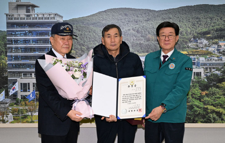 2-1. 무공훈장 전수식 .