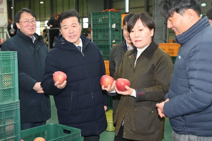 1.송미령 장관 예산농산물유통센터 방문 모습 (2)