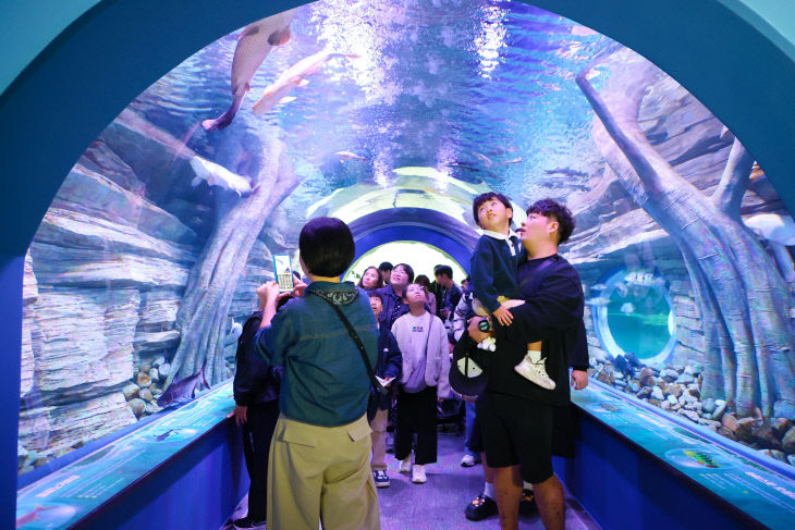 사본 - 충주시  설 연휴 맞아 가족 여행 코스 추천 아쿠아리움