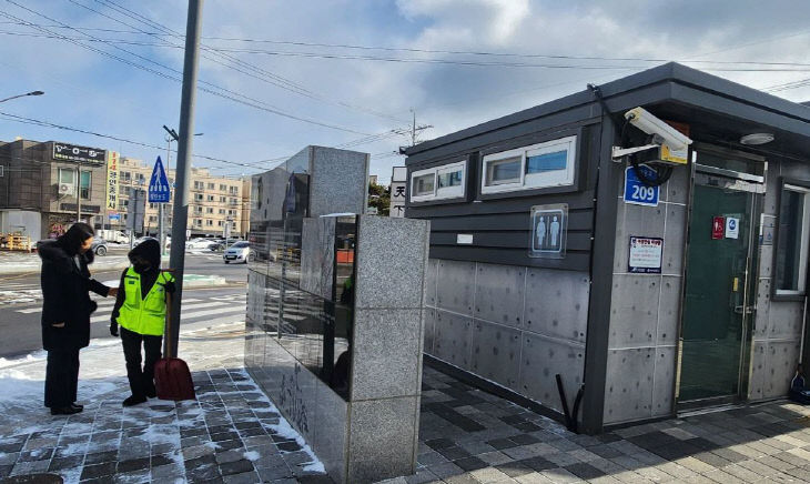 5.편의시설(공중화장실) 주변 예찰활동 모습