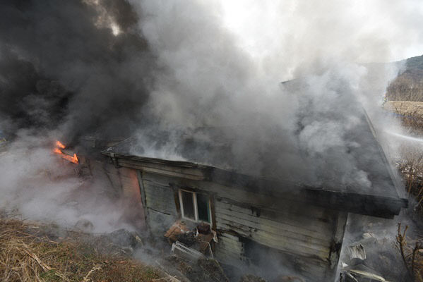 사진2) 2023.1.22.(일) 8시57분, 유성구 성북동 단독주택 화재