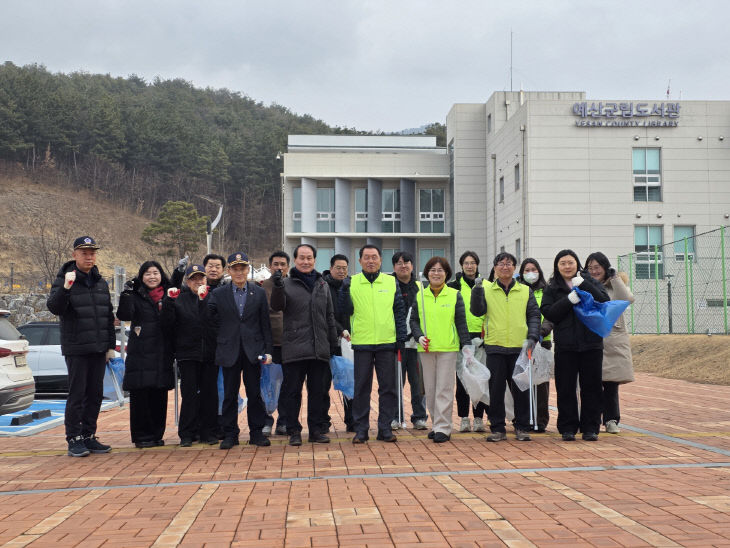 10.복합문화단지 입주기관 합동 환경정화