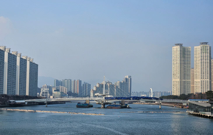 수영강 휴먼브리지 조성사업 현장.부산시 제공