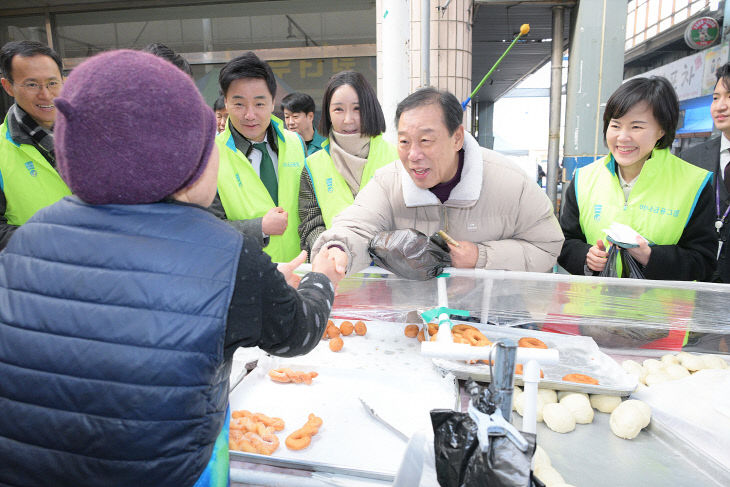 최민호_시장__대평시장서_설_명절_준비(소상공인과)