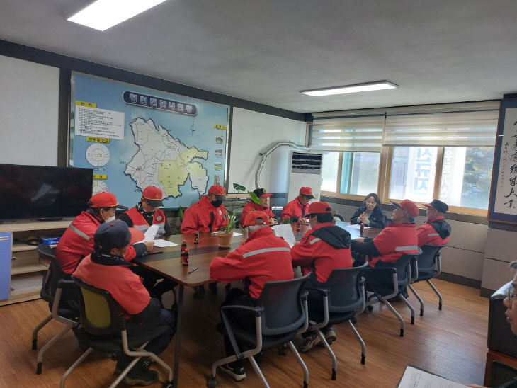 안전교육을 실시하고 있다.