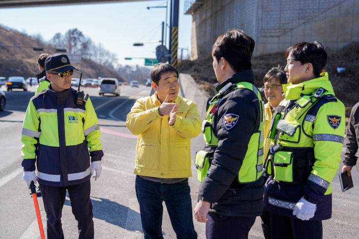 경찰관, 모범운전자 현장근무격려