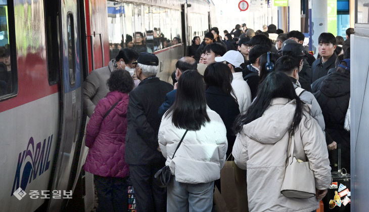 20260218-대전역 귀경객 인파1